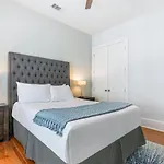 Apartment Hosteeva Brand New With A Pool Steps To St Charles Ave