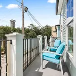 Hosteeva Brand New With A Pool Steps To St Charles Ave Apartment *