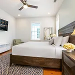 Hosteeva Brand New With A Pool Steps To St Charles Ave New Orleans