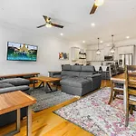 Modern 5 Bedroom - Large Pool - Near Everything Apartment