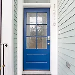 Apartment Hosteeva Brand New With A Pool Steps To St Charles Ave *