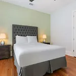Hosteeva Brand New With A Pool Steps To St Charles Ave Apartment *