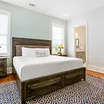 Apartment Hosteeva Brand New With A Pool Steps To St Charles Ave *