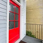 Modern 5 Bedroom - Large Pool - Near Everything * New Orleans