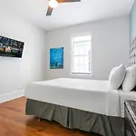 Apartment Hosteeva Brand New With A Pool Steps To St Charles Ave *