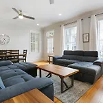 Modern 5 Bedroom - Large Pool - Near Everything New Orleans