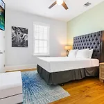 Apartment Modern 5 Bedroom - Large Pool - Near Everything New Orleans