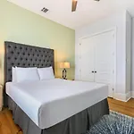 Modern 5 Bedroom - Large Pool - Near Everything New Orleans