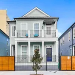 Modern 5 Bedroom - Large Pool - Near Everything Apartment New Orleans