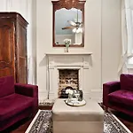 Bourbon Street Hotel *