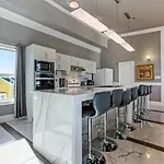 5br Penthouse Steps To The Streetcar & Fq *