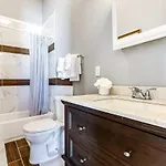 Apartment 5br Penthouse Steps To The Streetcar & Fq