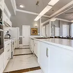 Apartment 5br Penthouse Steps To The Streetcar & Fq