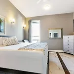Apartment 5br Penthouse Steps To The Streetcar & Fq New Orleans