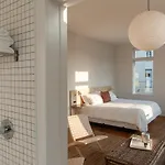 Travelers Hotel 2*