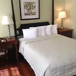 Inn The Prytania Oaks 2*