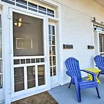 Uptown Nola Apt On Magazine Street With Backyard!