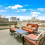 Modern & Fully Furnished In The Heart Of The Apartment