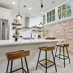 3bd / 6 Guests / Phenomenal Location *