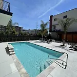 Holiday home Stunning 4 Bedroom Townhouse In Mid *