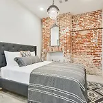 Apartment 3bd / 6 Guests / Phenomenal Location New Orleans