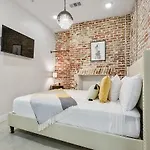 3bd / 6 Guests / Phenomenal Location Apartment New Orleans