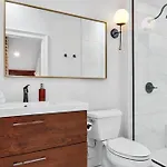 Fab 1838 Garden District 5br With Parking And Balcony New Orleans