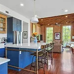 Fab 1838 Garden District 5br With Parking And Balcony New Orleans