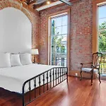 Fab 1838 Garden District 5br With Parking And Balcony New Orleans