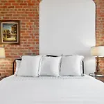 Fab 1838 Garden District 5br With Parking And Balcony Apartment New Orleans