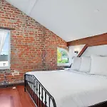Apartment Fab 1838 Garden District 5br With Parking And Balcony New Orleans