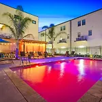 Apartment Stunning Living Near Attractions