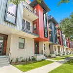 Stunning Living Near City Attractions