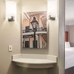 Hotel La Quinta & By Wyndham Downtown New Orleans