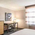La Quinta & By Wyndham Downtown