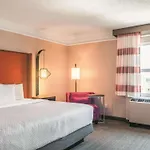 La Quinta & By Wyndham Downtown Hotel