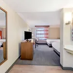 La Quinta & By Wyndham Downtown Hotel