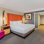 La Quinta & By Wyndham Downtown New Orleans