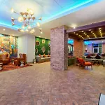 La Quinta & By Wyndham Downtown Hotel