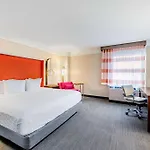 La Quinta & By Wyndham Downtown Hotel New Orleans