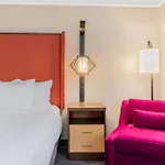 Hotel La Quinta & By Wyndham Downtown