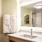 Hotel La Quinta & By Wyndham Downtown