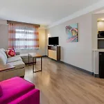 Hotel La Quinta & By Wyndham Downtown 3*