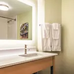 La Quinta & By Wyndham Downtown Hotel