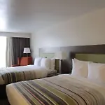Country & By Radisson, I-10 East, La