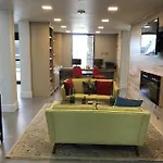 Country & By Radisson, I-10 East, La Hotel 3*