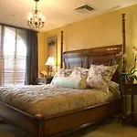 Hotel Bienville House 3*