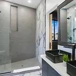Villa Luxury 5 Bedroom With Rooftop *