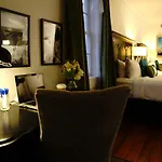 Royal Frenchmen Hotel And Bar