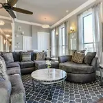 Apartment Stunning Near French Quarter